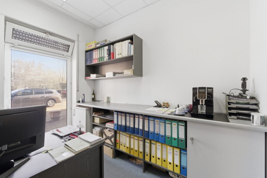 Gütelhöfer Immobilien - Immobilienangebot - Euskirchen - Alle - Solide vermietetes Ladenlokal für Kapitalanleger am Rand der Euskirchener Kernstadt mit Stellplatz