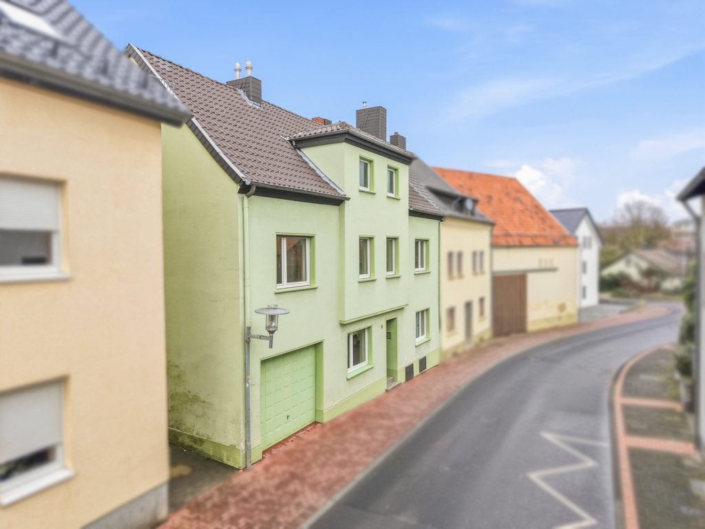 Gütelhöfer Immobilien - Immobilienangebot - Meckenheim - Alle - Platz für Generationen! Großzügiges Wohnhaus auf 1.045m² Grund mit Potenzial in zentraler Lage