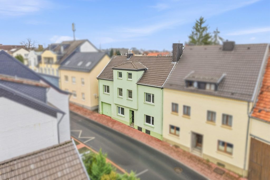Gütelhöfer Immobilien - Immobilienangebot - Meckenheim - Alle - Platz für Generationen! Großzügiges Wohnhaus auf 1.045m² Grund mit Potenzial in zentraler Lage