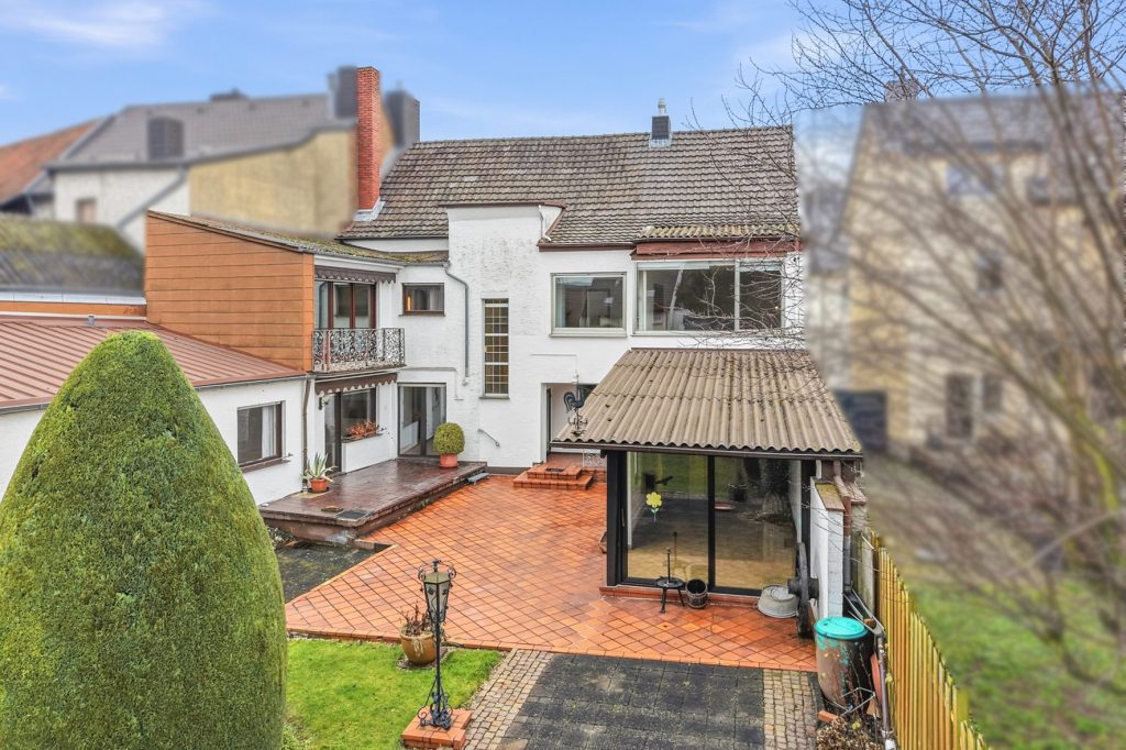 Gütelhöfer Immobilien - Immobilienangebot - Meckenheim - Alle - Platz für Generationen! Großzügiges Wohnhaus auf 1.045m² Grund mit Potenzial in zentraler Lage
