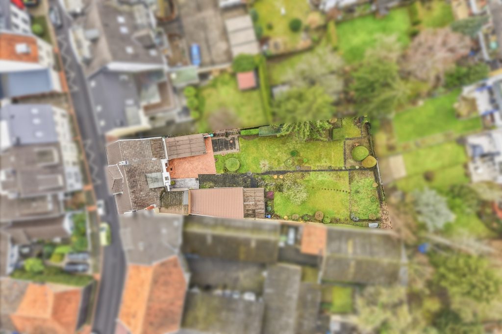Gütelhöfer Immobilien - Immobilienangebot - Meckenheim - Alle - Platz für Generationen! Großzügiges Wohnhaus auf 1.045m² Grund mit Potenzial in zentraler Lage