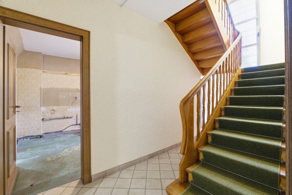 Gütelhöfer Immobilien - Immobilienangebot - Meckenheim - Alle - Platz für Generationen! Großzügiges Wohnhaus auf 1.045m² Grund mit Potenzial in zentraler Lage