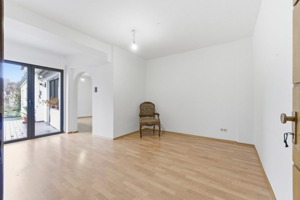 Gütelhöfer Immobilien - Immobilienangebot - Meckenheim - Alle - Platz für Generationen! Großzügiges Wohnhaus auf 1.045m² Grund mit Potenzial in zentraler Lage