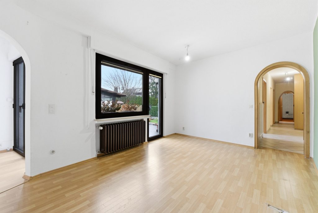 Gütelhöfer Immobilien - Immobilienangebot - Meckenheim - Alle - Platz für Generationen! Großzügiges Wohnhaus auf 1.045m² Grund mit Potenzial in zentraler Lage