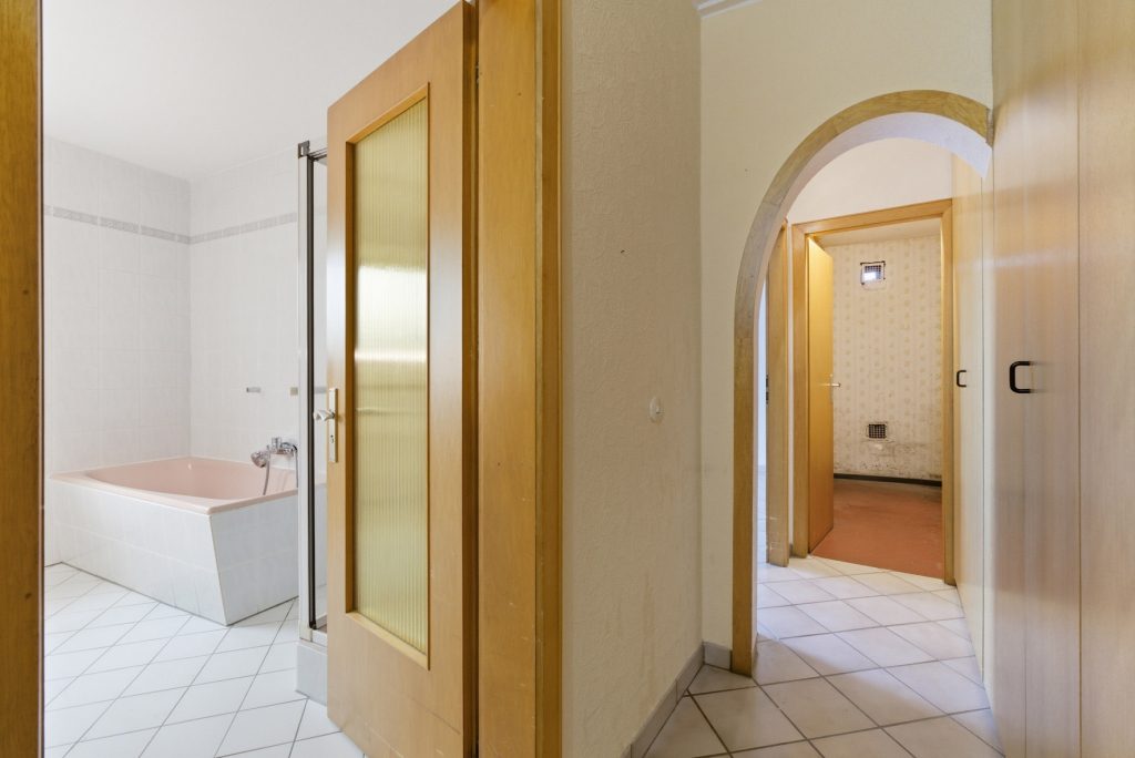 Gütelhöfer Immobilien - Immobilienangebot - Meckenheim - Alle - Platz für Generationen! Großzügiges Wohnhaus auf 1.045m² Grund mit Potenzial in zentraler Lage