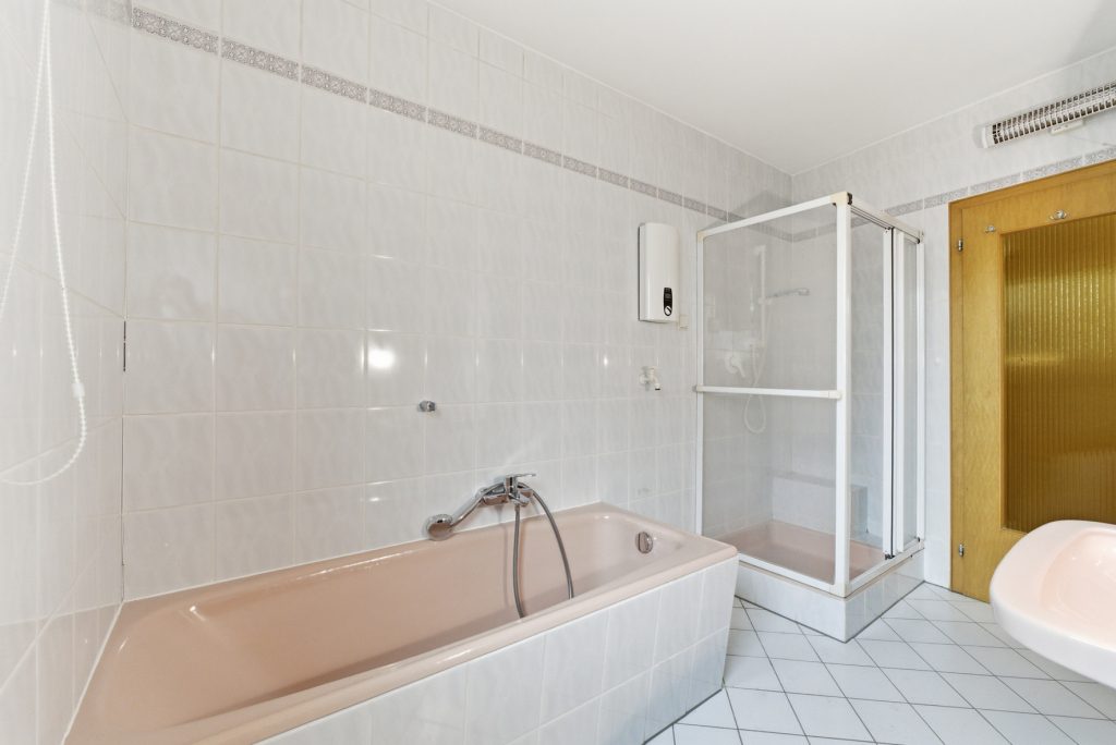 Gütelhöfer Immobilien - Immobilienangebot - Meckenheim - Alle - Platz für Generationen! Großzügiges Wohnhaus auf 1.045m² Grund mit Potenzial in zentraler Lage
