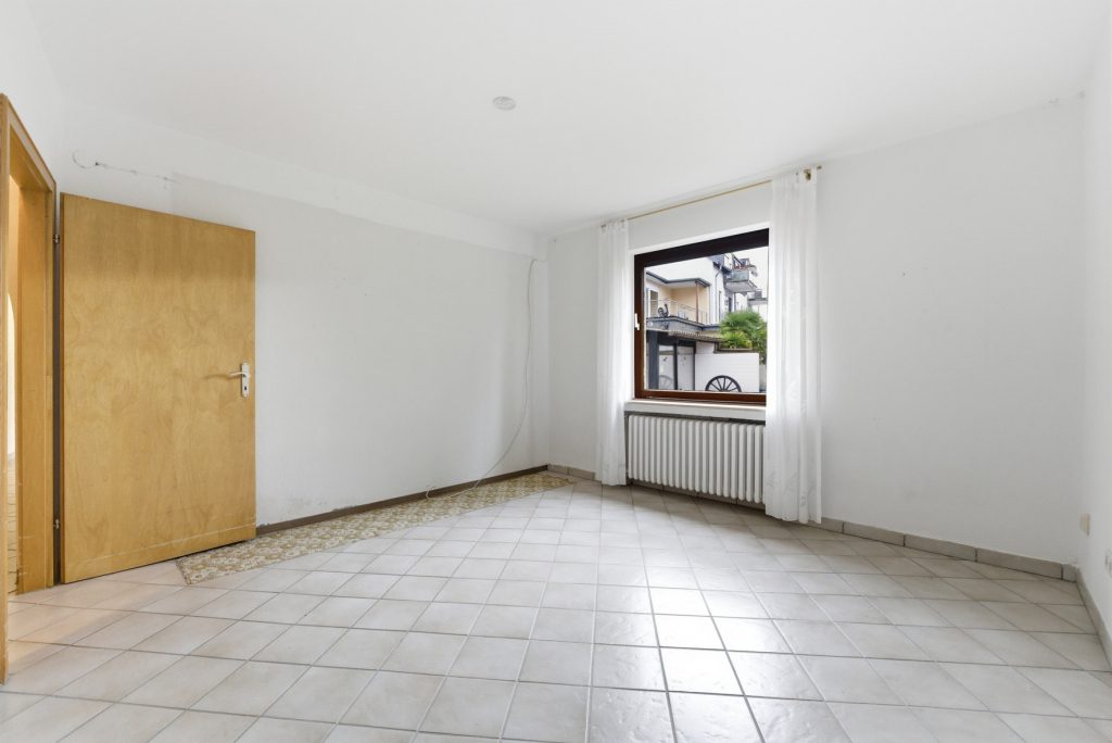 Gütelhöfer Immobilien - Immobilienangebot - Meckenheim - Alle - Platz für Generationen! Großzügiges Wohnhaus auf 1.045m² Grund mit Potenzial in zentraler Lage