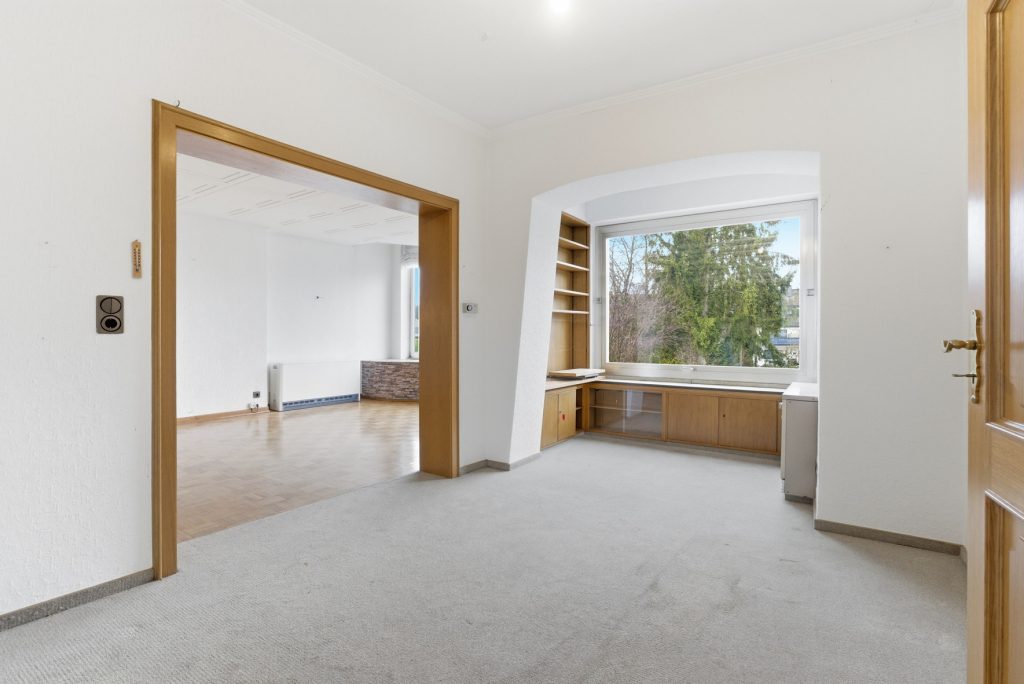 Gütelhöfer Immobilien - Immobilienangebot - Meckenheim - Alle - Platz für Generationen! Großzügiges Wohnhaus auf 1.045m² Grund mit Potenzial in zentraler Lage