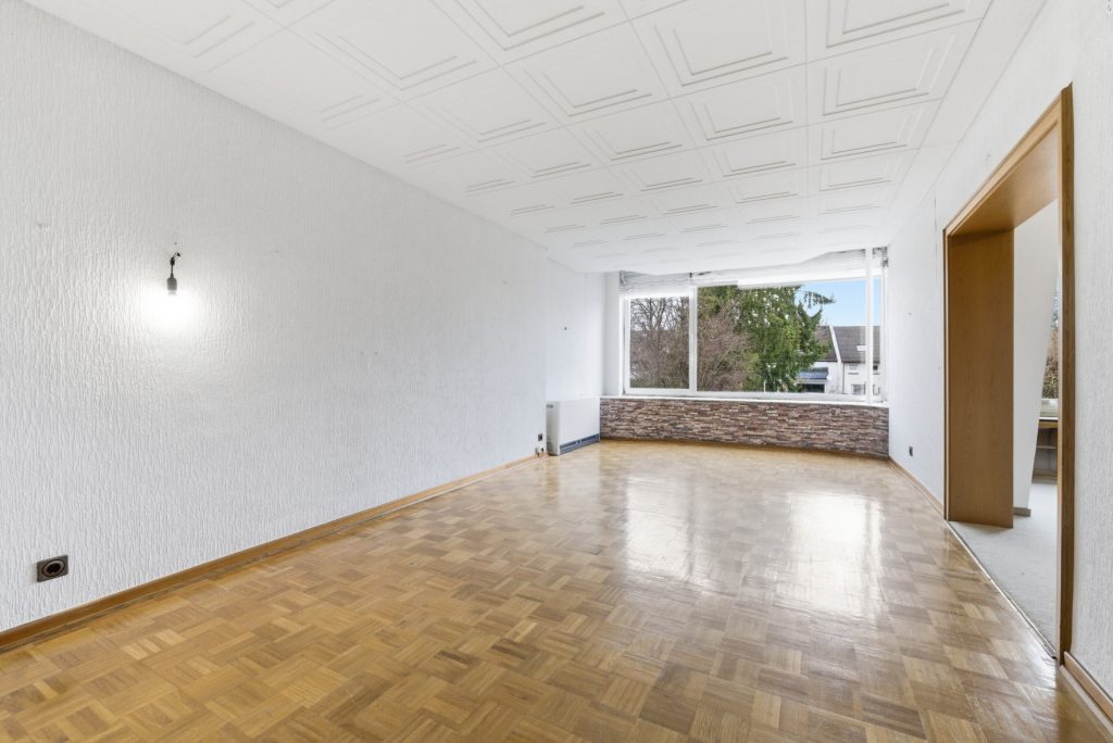 Gütelhöfer Immobilien - Immobilienangebot - Meckenheim - Alle - Platz für Generationen! Großzügiges Wohnhaus auf 1.045m² Grund mit Potenzial in zentraler Lage