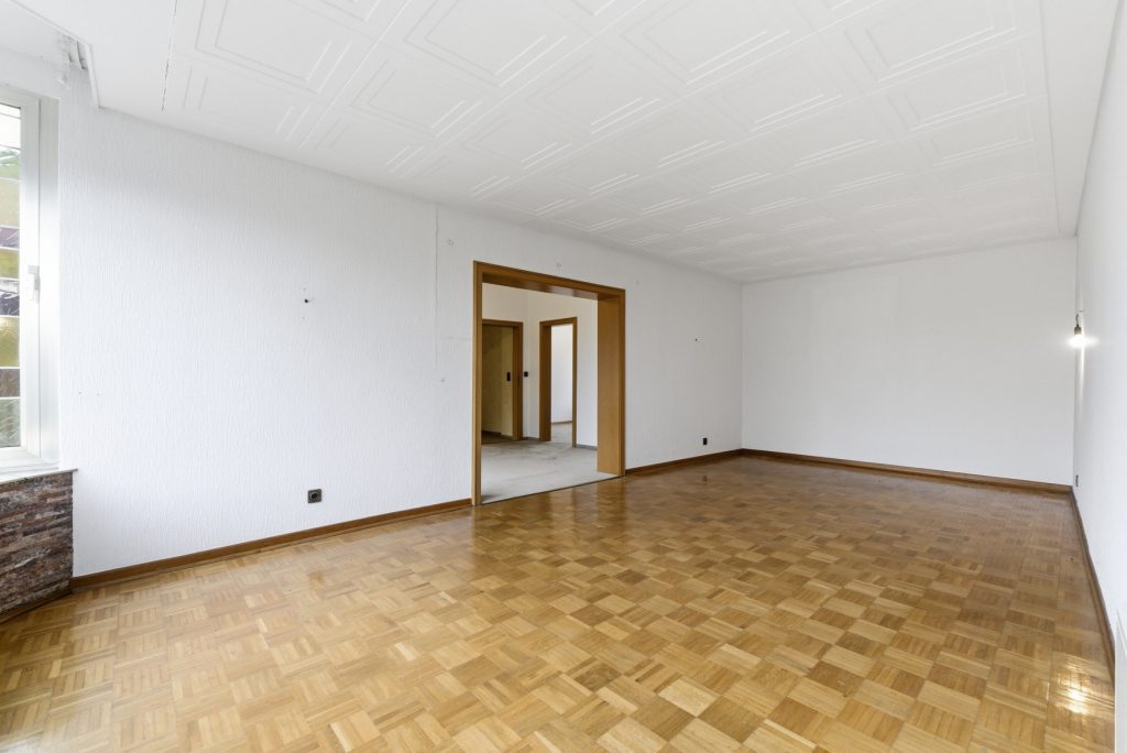 Gütelhöfer Immobilien - Immobilienangebot - Meckenheim - Alle - Platz für Generationen! Großzügiges Wohnhaus auf 1.045m² Grund mit Potenzial in zentraler Lage