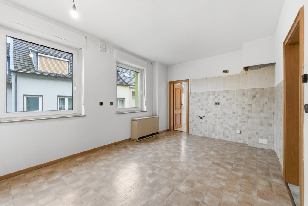 Gütelhöfer Immobilien - Immobilienangebot - Meckenheim - Alle - Platz für Generationen! Großzügiges Wohnhaus auf 1.045m² Grund mit Potenzial in zentraler Lage