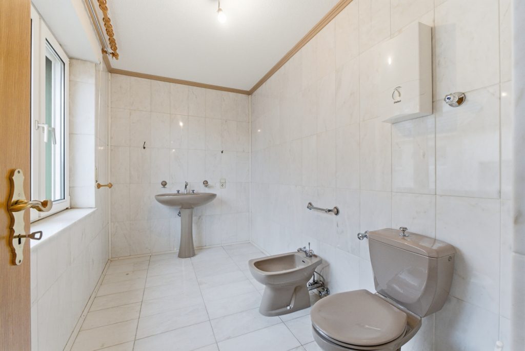 Gütelhöfer Immobilien - Immobilienangebot - Meckenheim - Alle - Platz für Generationen! Großzügiges Wohnhaus auf 1.045m² Grund mit Potenzial in zentraler Lage