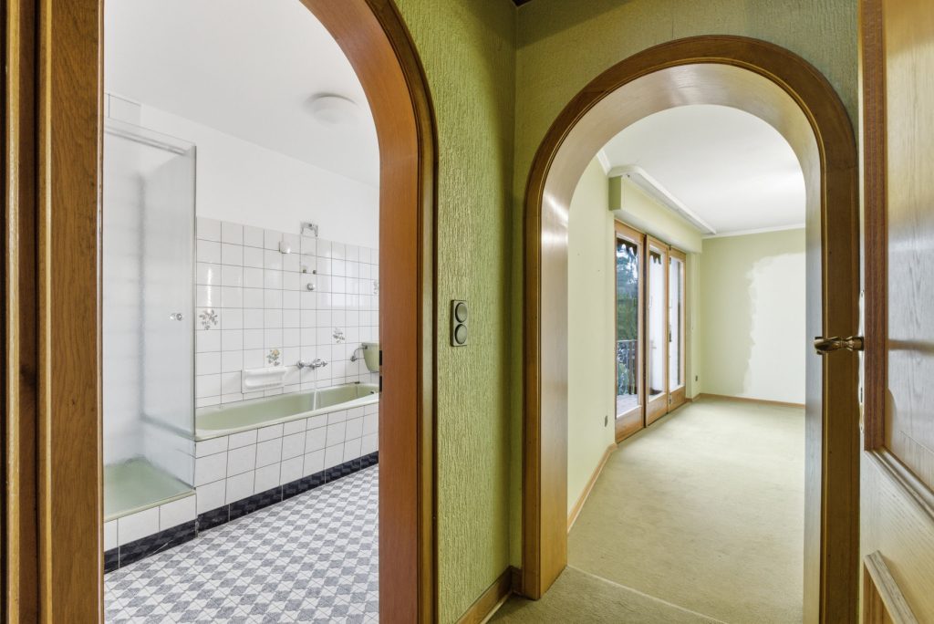 Gütelhöfer Immobilien - Immobilienangebot - Meckenheim - Alle - Platz für Generationen! Großzügiges Wohnhaus auf 1.045m² Grund mit Potenzial in zentraler Lage