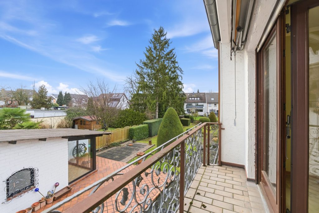 Gütelhöfer Immobilien - Immobilienangebot - Meckenheim - Alle - Platz für Generationen! Großzügiges Wohnhaus auf 1.045m² Grund mit Potenzial in zentraler Lage