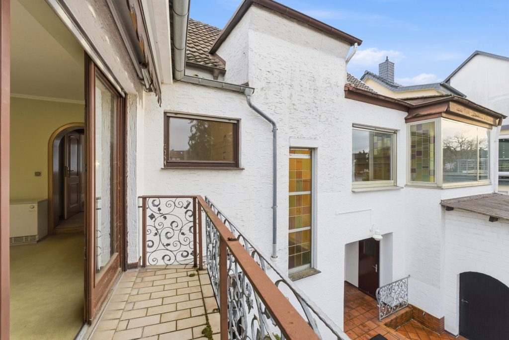 Gütelhöfer Immobilien - Immobilienangebot - Meckenheim - Alle - Platz für Generationen! Großzügiges Wohnhaus auf 1.045m² Grund mit Potenzial in zentraler Lage