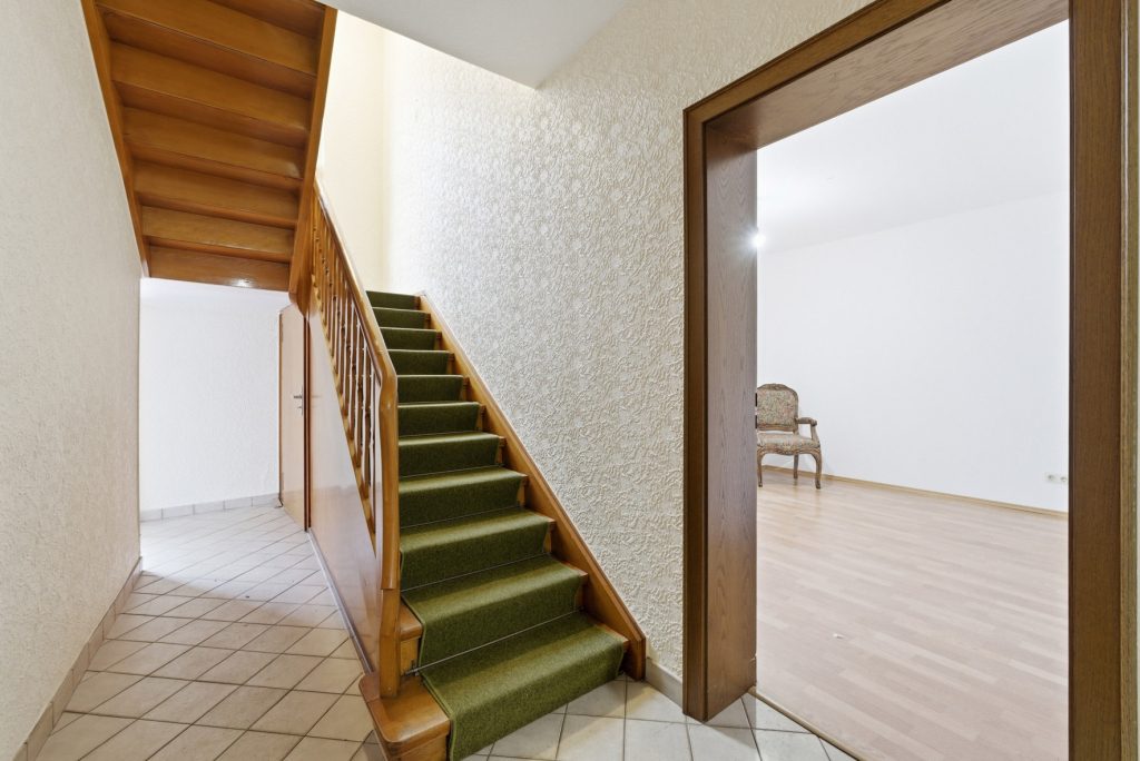 Gütelhöfer Immobilien - Immobilienangebot - Meckenheim - Alle - Platz für Generationen! Großzügiges Wohnhaus auf 1.045m² Grund mit Potenzial in zentraler Lage