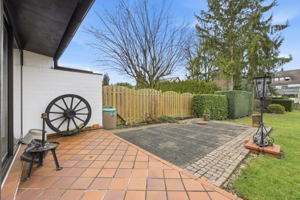 Gütelhöfer Immobilien - Immobilienangebot - Meckenheim - Alle - Platz für Generationen! Großzügiges Wohnhaus auf 1.045m² Grund mit Potenzial in zentraler Lage