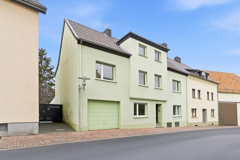 Gütelhöfer Immobilien - Immobilienangebot - Meckenheim - Alle - Platz für Generationen! Großzügiges Wohnhaus auf 1.045m² Grund mit Potenzial in zentraler Lage