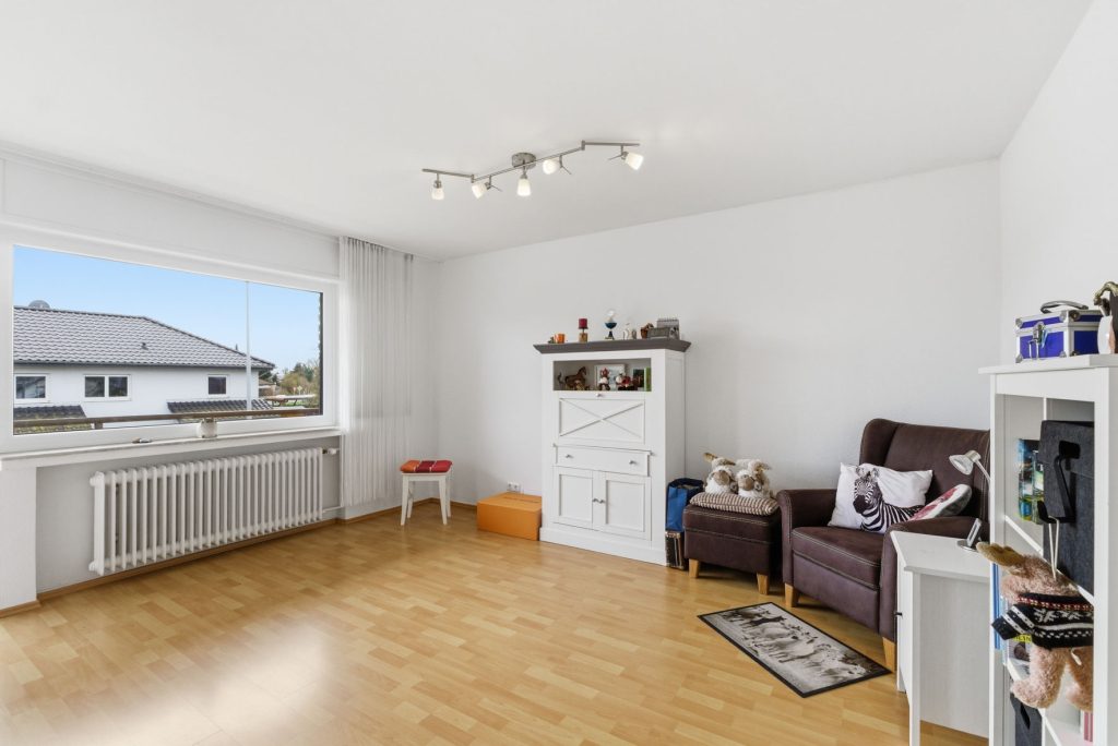 Gütelhöfer Immobilien - Immobilienangebot - Swisttal / Heimerzheim - Alle - Großzügiges Mehrgenerationenhaus mit 2 Einbauküchen, 2 Garagen und Kaminofen in Heimerzheim