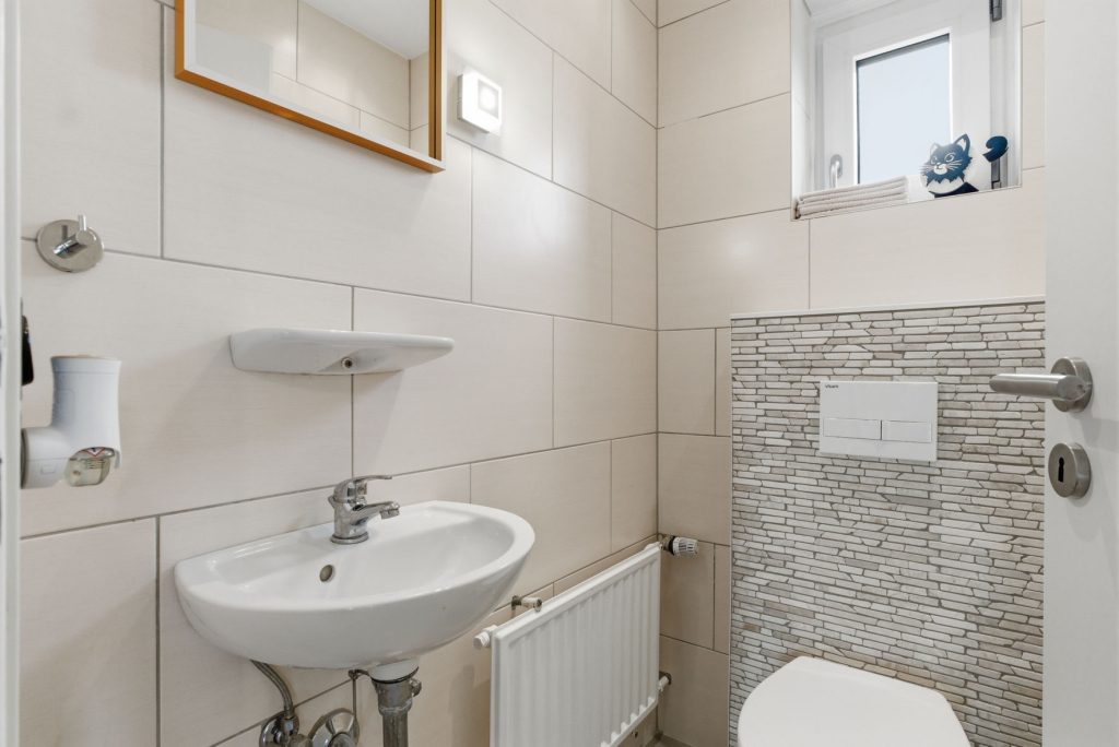 Gütelhöfer Immobilien - Immobilienangebot - Swisttal / Heimerzheim - Alle - Großzügiges Mehrgenerationenhaus mit 2 Einbauküchen, 2 Garagen und Kaminofen in Heimerzheim
