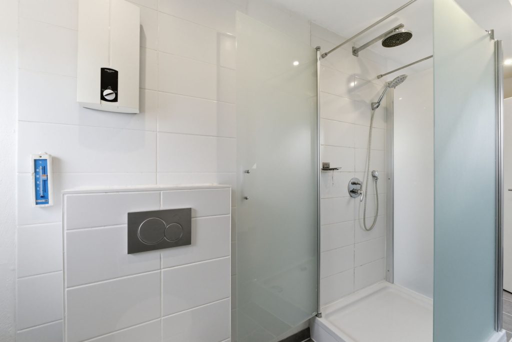 Gütelhöfer Immobilien - Immobilienangebot - Swisttal / Heimerzheim - Alle - Großzügiges Mehrgenerationenhaus mit 2 Einbauküchen, 2 Garagen und Kaminofen in Heimerzheim
