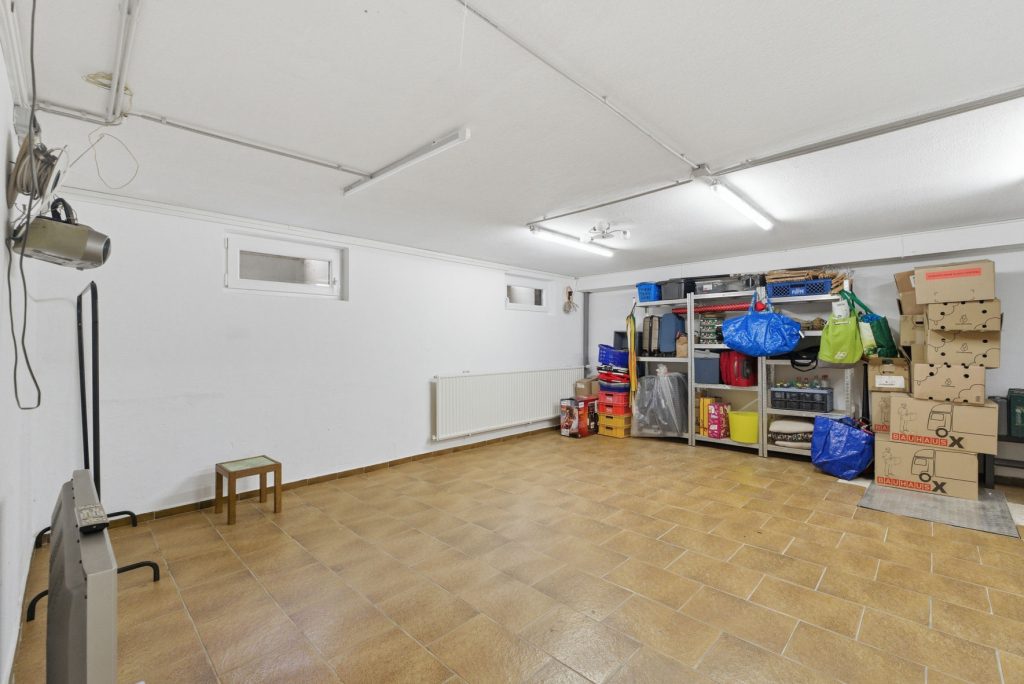 Gütelhöfer Immobilien - Immobilienangebot - Swisttal / Heimerzheim - Alle - Großzügiges Mehrgenerationenhaus mit 2 Einbauküchen, 2 Garagen und Kaminofen in Heimerzheim