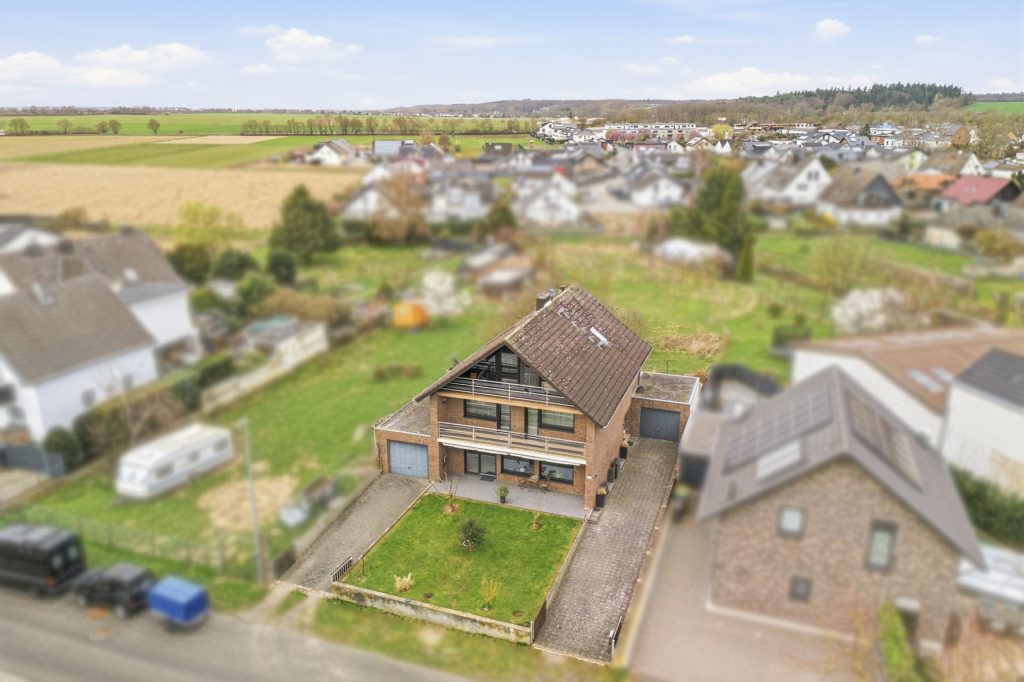Gütelhöfer Immobilien - Immobilienangebot - Swisttal / Heimerzheim - Alle - Großzügiges Mehrgenerationenhaus mit 2 Einbauküchen, 2 Garagen und Kaminofen in Heimerzheim