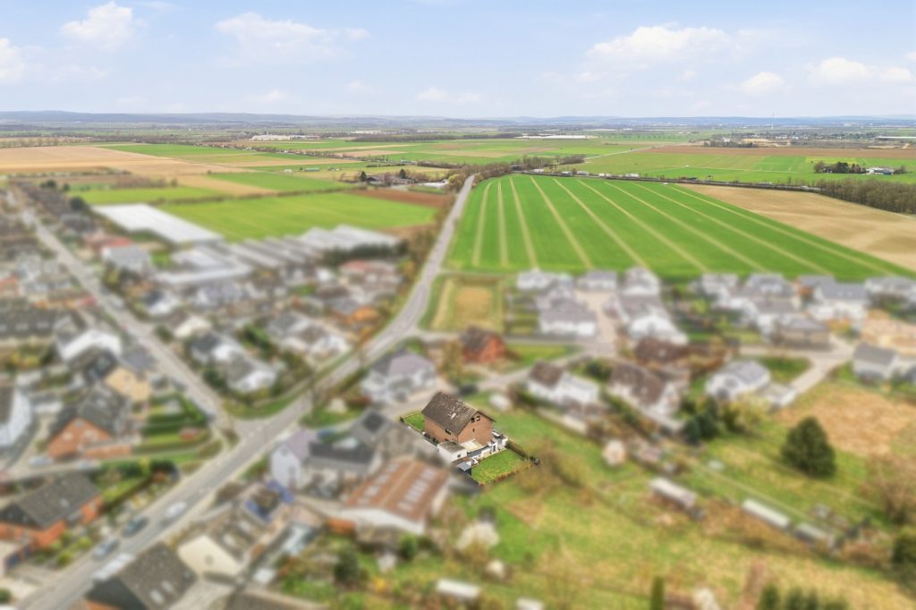 Gütelhöfer Immobilien - Immobilienangebot - Swisttal / Heimerzheim - Alle - Großzügiges Mehrgenerationenhaus mit 2 Einbauküchen, 2 Garagen und Kaminofen in Heimerzheim