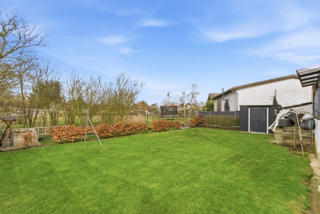 Gütelhöfer Immobilien - Immobilienangebot - Swisttal / Heimerzheim - Alle - Großzügiges Mehrgenerationenhaus mit 2 Einbauküchen, 2 Garagen und Kaminofen in Heimerzheim
