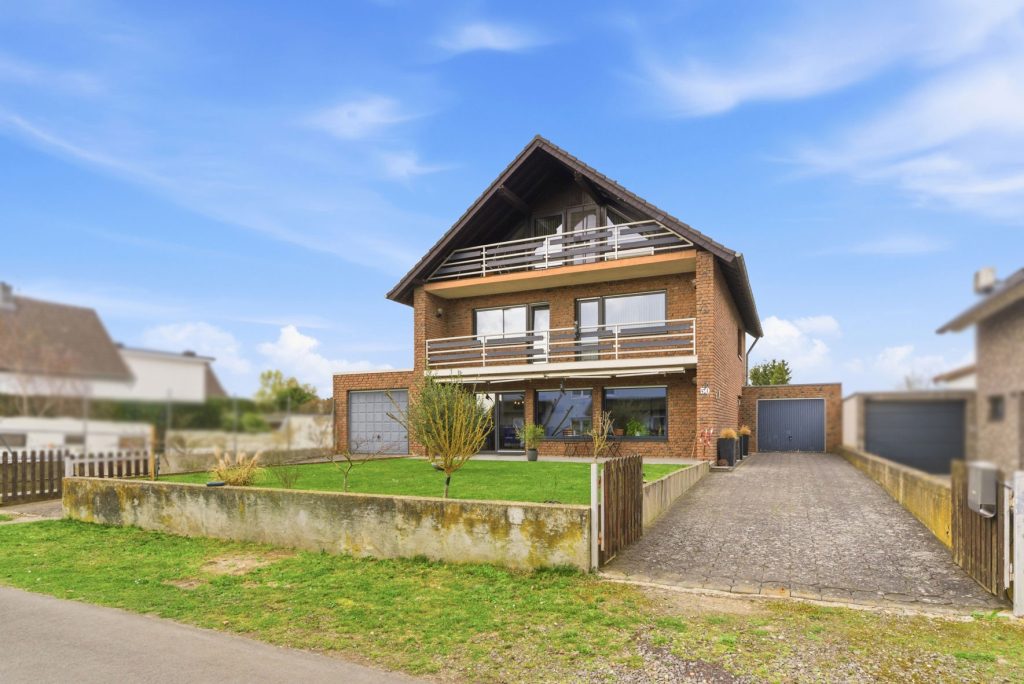 Gütelhöfer Immobilien - Immobilienangebot - Swisttal / Heimerzheim - Alle - Großzügiges Mehrgenerationenhaus mit 2 Einbauküchen, 2 Garagen und Kaminofen in Heimerzheim