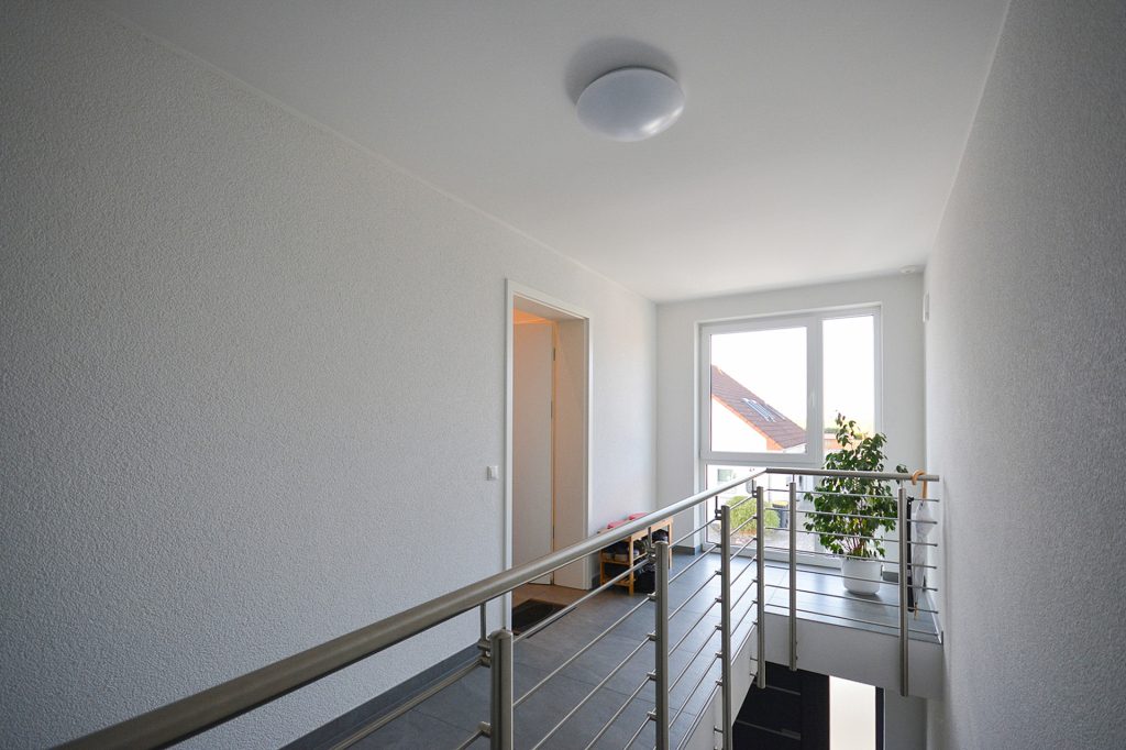 Gütelhöfer Immobilien - Immobilienangebot - Weilerswist / Lommersum - Alle - Neuwertige und großzügige Dreiraumwohnung mit Dachterrasse und Garage in Weilerswist / Lommersum