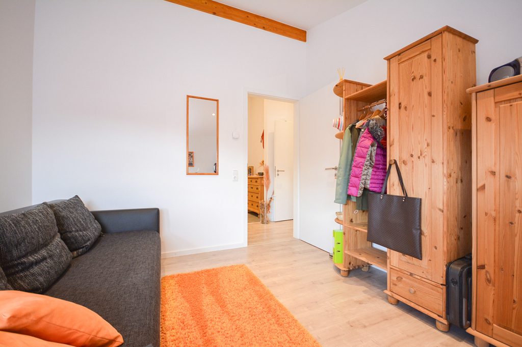 Gütelhöfer Immobilien - Immobilienangebot - Weilerswist / Lommersum - Alle - Neuwertige und großzügige Dreiraumwohnung mit Dachterrasse und Garage in Weilerswist / Lommersum