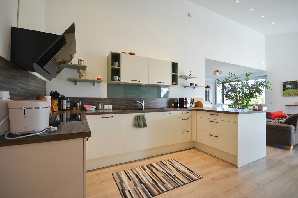 Gütelhöfer Immobilien - Immobilienangebot - Weilerswist / Lommersum - Alle - Neuwertige und großzügige Dreiraumwohnung mit Dachterrasse und Garage in Weilerswist / Lommersum