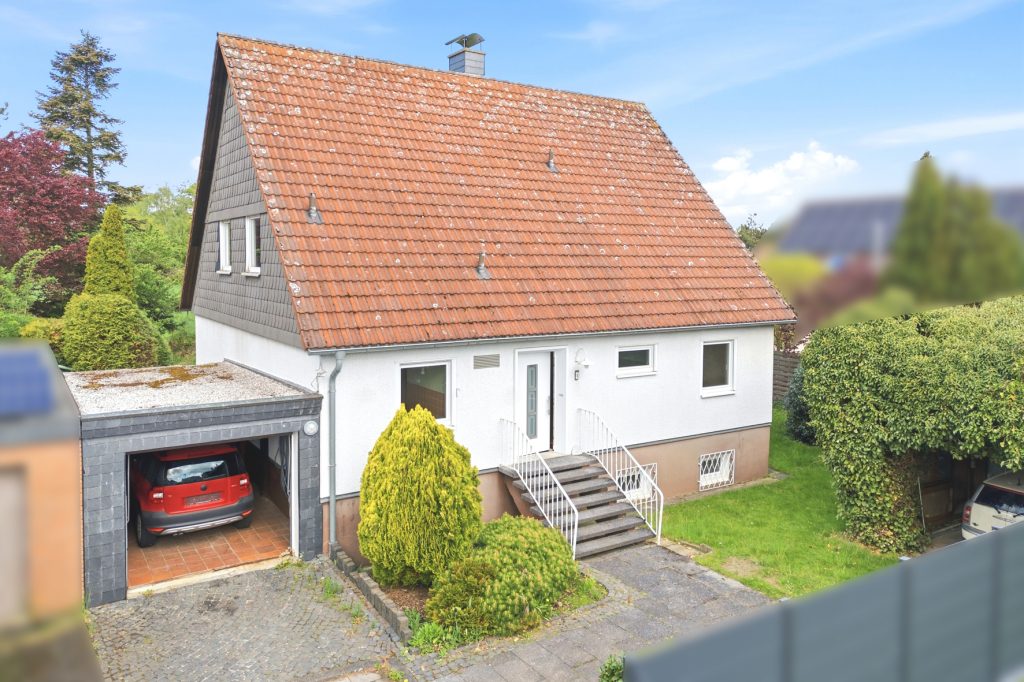 Gütelhöfer Immobilien - Immobilienangebot - Rheinbach / Wormersdorf - Alle - Freistehendes, sanierungsbedürftiges Einfamilienhaus mit großem Garten und Garage in ruhiger Lage