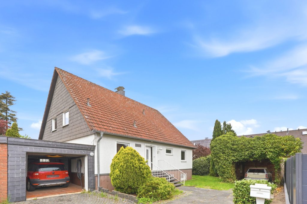 Gütelhöfer Immobilien - Immobilienangebot - Rheinbach / Wormersdorf - Alle - Freistehendes, sanierungsbedürftiges Einfamilienhaus mit großem Garten und Garage in ruhiger Lage