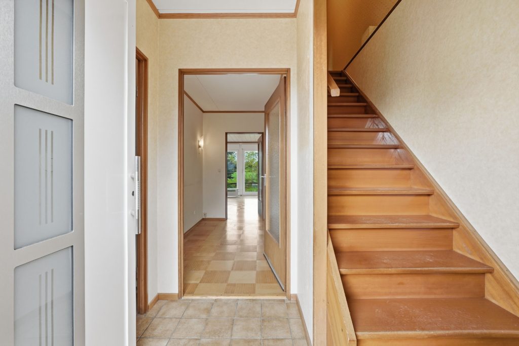 Gütelhöfer Immobilien - Immobilienangebot - Rheinbach / Wormersdorf - Alle - Freistehendes, sanierungsbedürftiges Einfamilienhaus mit großem Garten und Garage in ruhiger Lage
