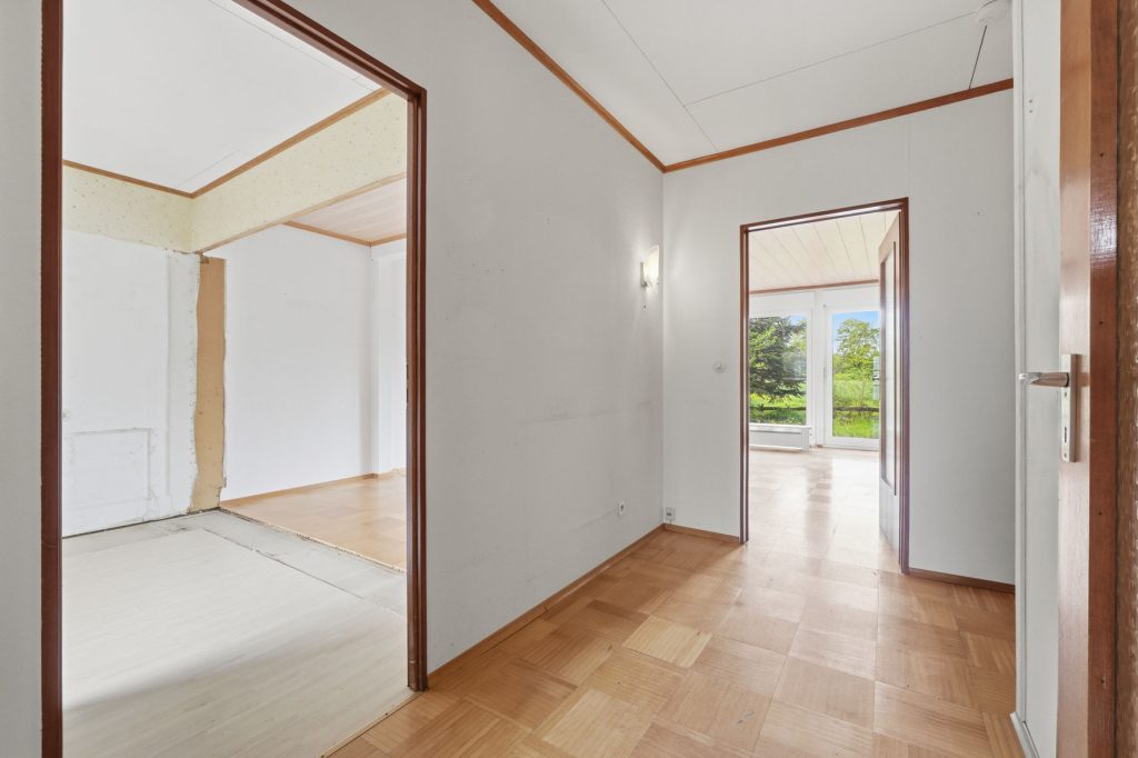 Gütelhöfer Immobilien - Immobilienangebot - Rheinbach / Wormersdorf - Alle - Freistehendes, sanierungsbedürftiges Einfamilienhaus mit großem Garten und Garage in ruhiger Lage