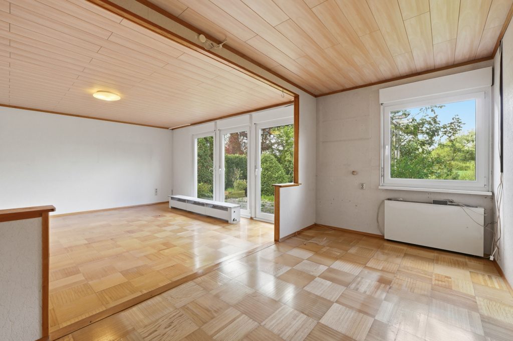 Gütelhöfer Immobilien - Immobilienangebot - Rheinbach / Wormersdorf - Alle - Freistehendes, sanierungsbedürftiges Einfamilienhaus mit großem Garten und Garage in ruhiger Lage