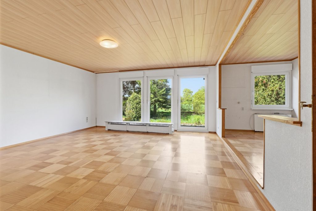 Gütelhöfer Immobilien - Immobilienangebot - Rheinbach / Wormersdorf - Alle - Freistehendes, sanierungsbedürftiges Einfamilienhaus mit großem Garten und Garage in ruhiger Lage