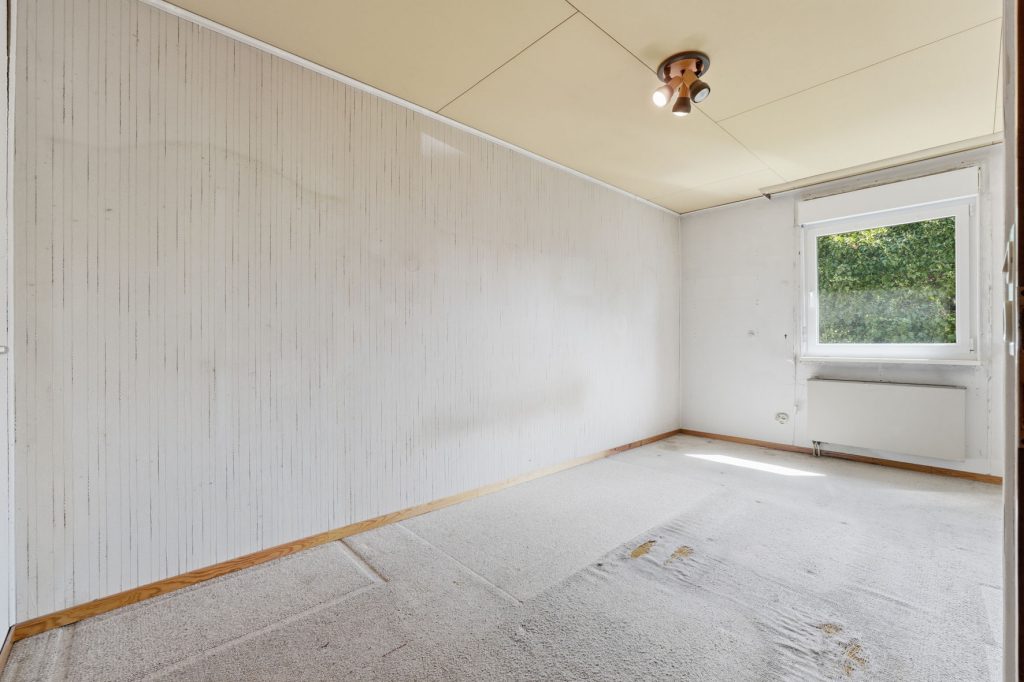 Gütelhöfer Immobilien - Immobilienangebot - Rheinbach / Wormersdorf - Alle - Freistehendes, sanierungsbedürftiges Einfamilienhaus mit großem Garten und Garage in ruhiger Lage