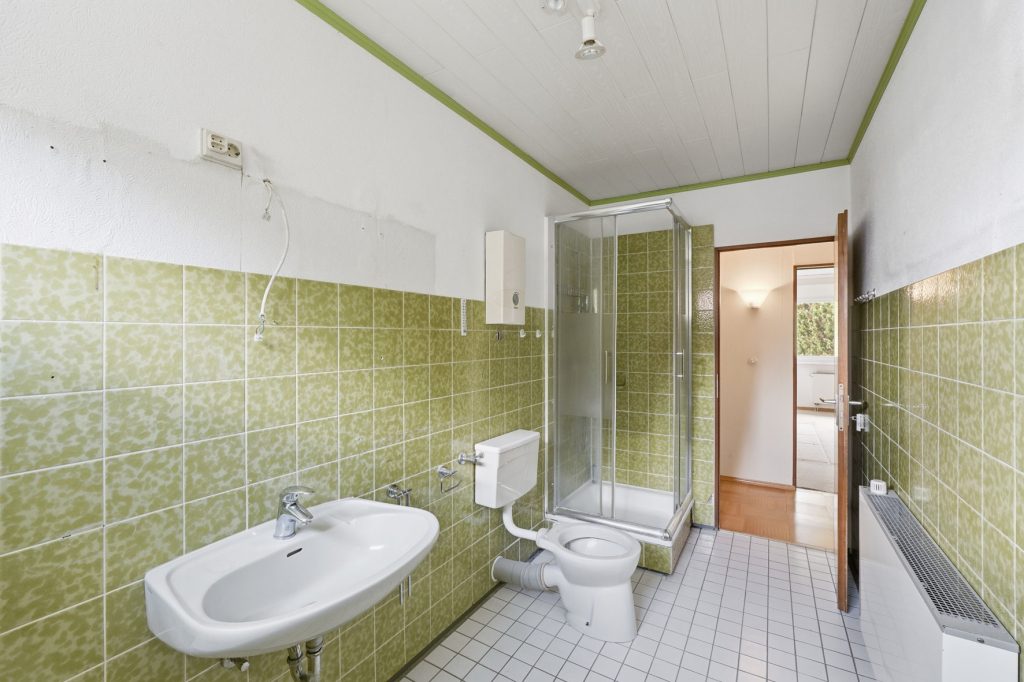 Gütelhöfer Immobilien - Immobilienangebot - Rheinbach / Wormersdorf - Alle - Freistehendes, sanierungsbedürftiges Einfamilienhaus mit großem Garten und Garage in ruhiger Lage