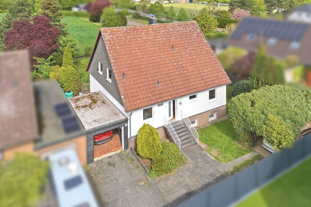 Gütelhöfer Immobilien - Immobilienangebot - Rheinbach / Wormersdorf - Alle - Freistehendes, sanierungsbedürftiges Einfamilienhaus mit großem Garten und Garage in ruhiger Lage