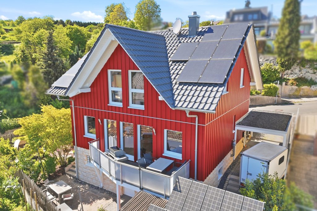 Gütelhöfer Immobilien - Immobilienangebot - Bornheim / Roisdorf - Alle - Freistehendes energieeffizientes KfW-40-Haus mit PV-Anlage, Einbauküche und Carport in Roisdorf