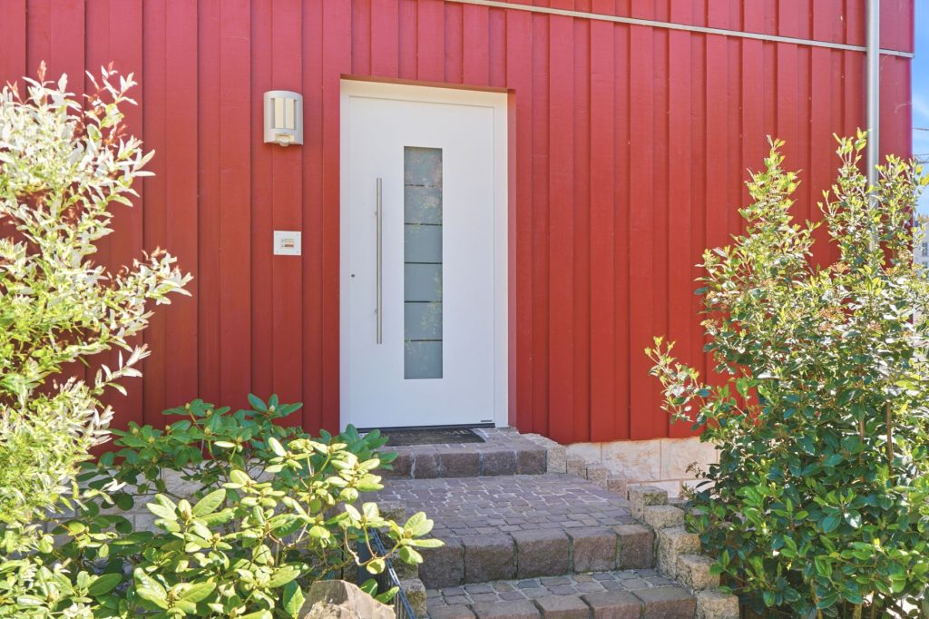 Gütelhöfer Immobilien - Immobilienangebot - Bornheim / Roisdorf - Alle - Freistehendes energieeffizientes KfW-40-Haus mit PV-Anlage, Einbauküche und Carport in Roisdorf