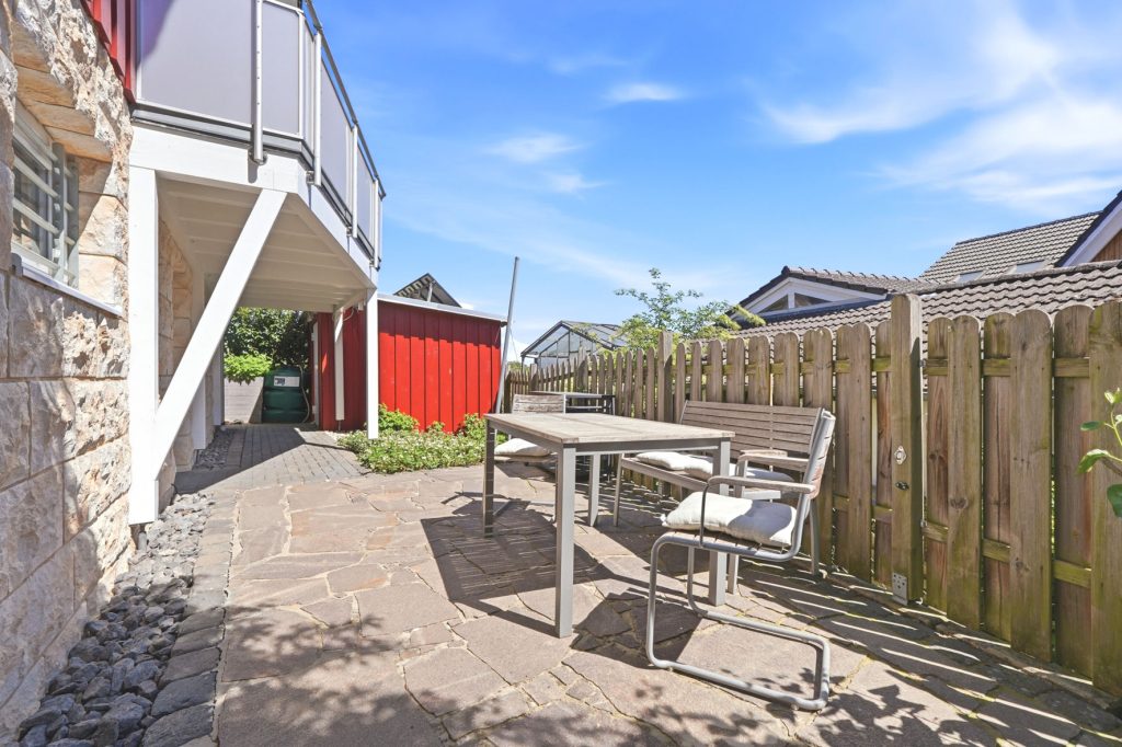 Gütelhöfer Immobilien - Immobilienangebot - Bornheim / Roisdorf - Alle - Freistehendes energieeffizientes KfW-40-Haus mit PV-Anlage, Einbauküche und Carport in Roisdorf