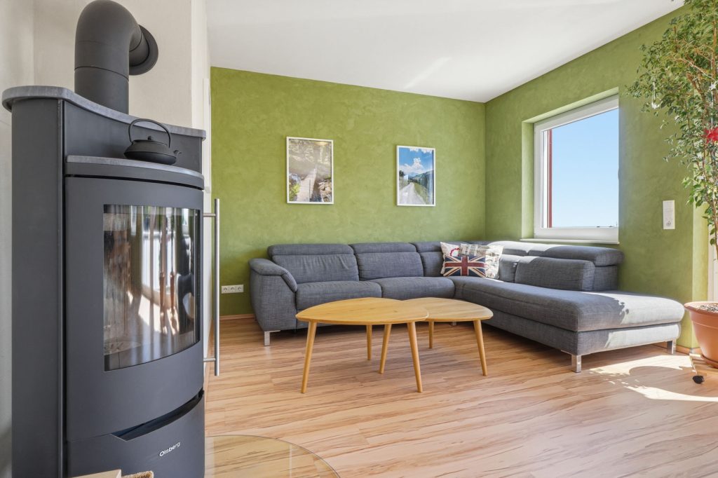 Gütelhöfer Immobilien - Immobilienangebot - Bornheim / Roisdorf - Alle - Freistehendes energieeffizientes KfW-40-Haus mit PV-Anlage, Einbauküche und Carport in Roisdorf