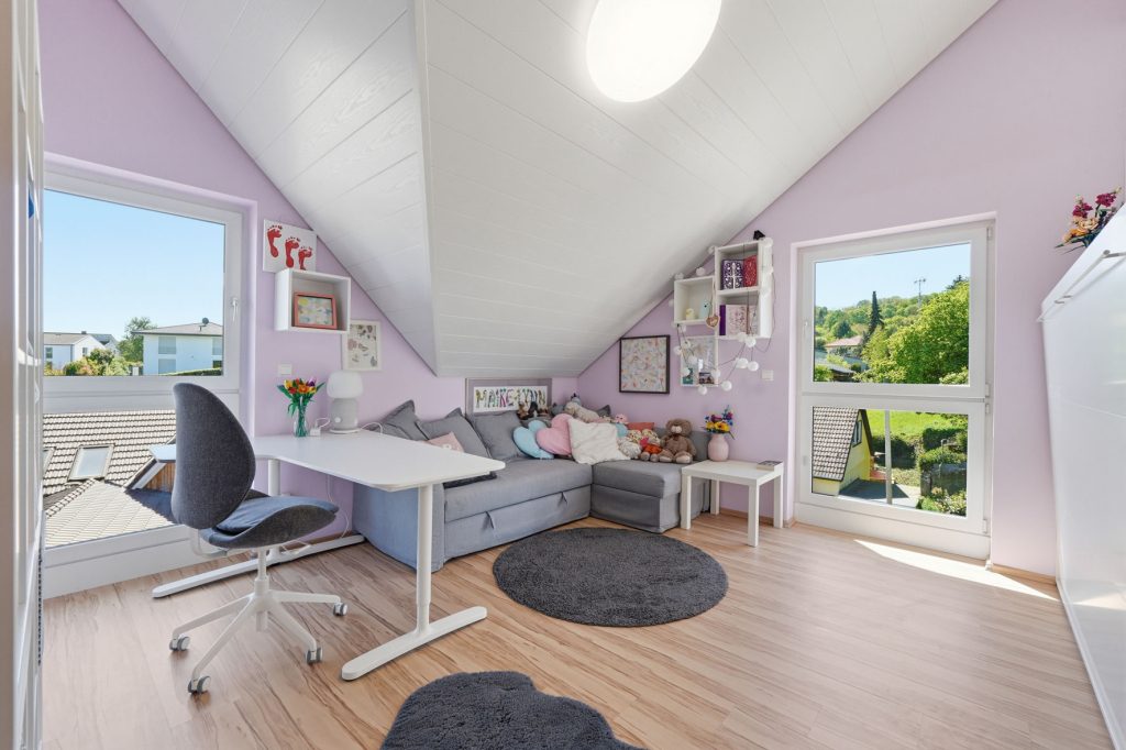 Gütelhöfer Immobilien - Immobilienangebot - Bornheim / Roisdorf - Alle - Freistehendes energieeffizientes KfW-40-Haus mit PV-Anlage, Einbauküche und Carport in Roisdorf