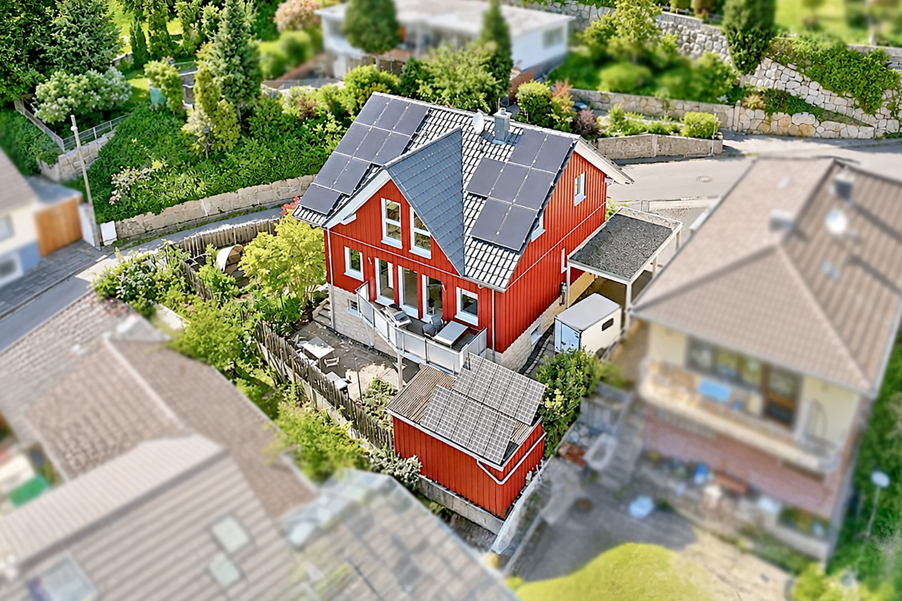 Gütelhöfer Immobilien - Immobilienangebot - Bornheim / Roisdorf - Alle - Freistehendes energieeffizientes KfW-40-Haus mit PV-Anlage, Einbauküche und Carport in Roisdorf