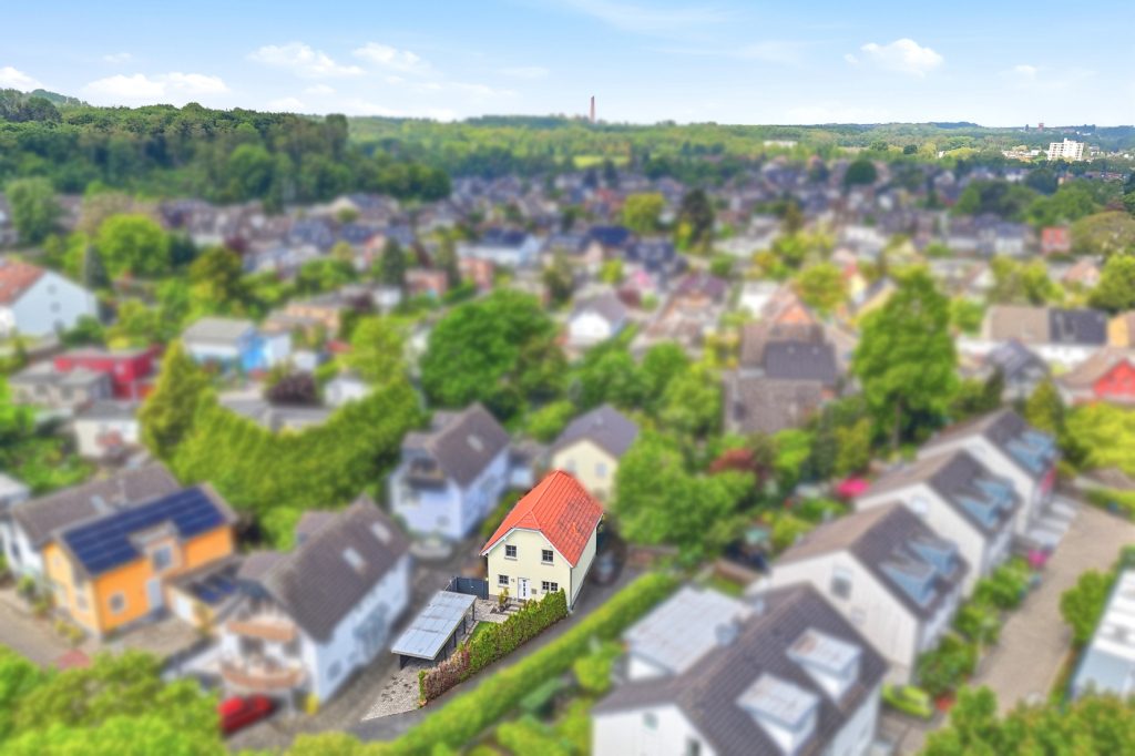 Gütelhöfer Immobilien - Immobilienangebot - Frechen - Alle - Freistehendes Einfamilienhaus mit Einbauküche, Carport und idealem Grundriss für die junge Familie