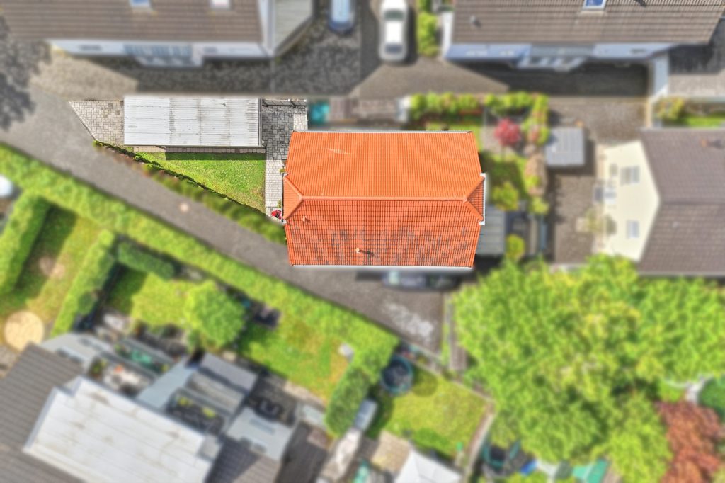 Gütelhöfer Immobilien - Immobilienangebot - Frechen - Alle - Freistehendes Einfamilienhaus mit Einbauküche, Carport und idealem Grundriss für die junge Familie